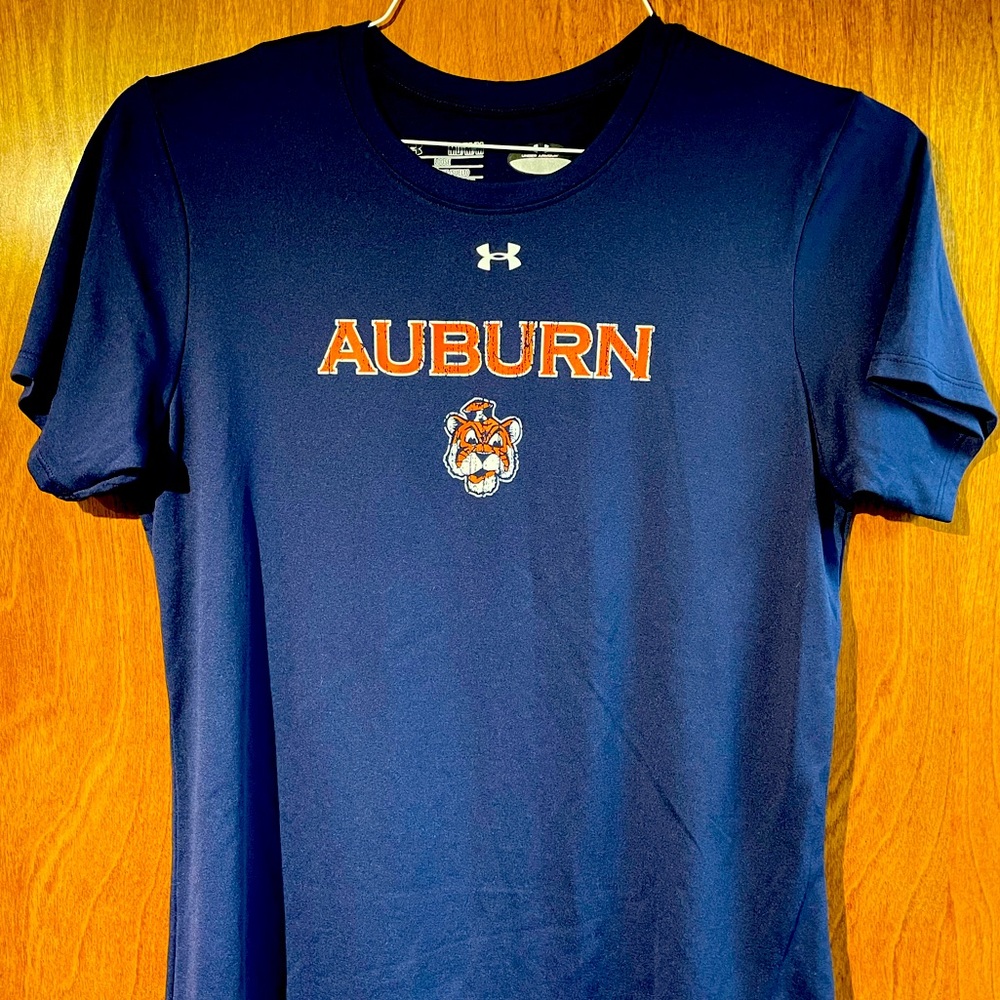 Auburn Under Armour Women’s Medium Vintage Sailor Aubie T-Shirt.